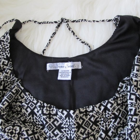 3/$15 Sans Souci | Skinny Strap  Multi Back Strap Detail Top - Picture 4 of 9